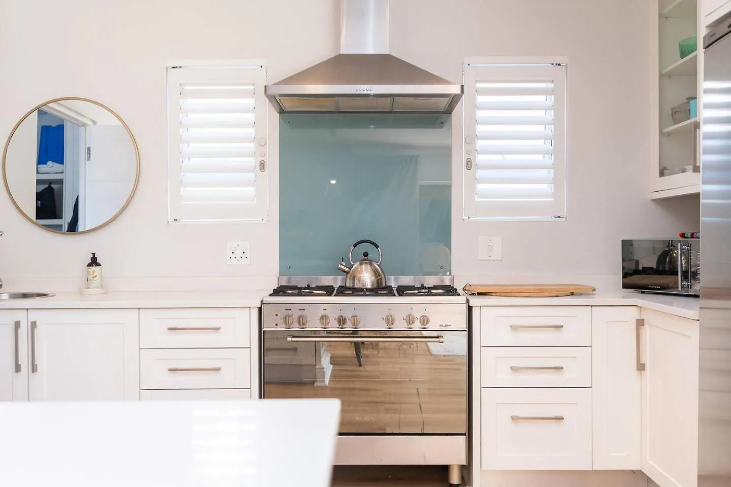 Σπίτι διακοπών Contemporary 4-Bedroom Oasis Κέιπ Τάουν