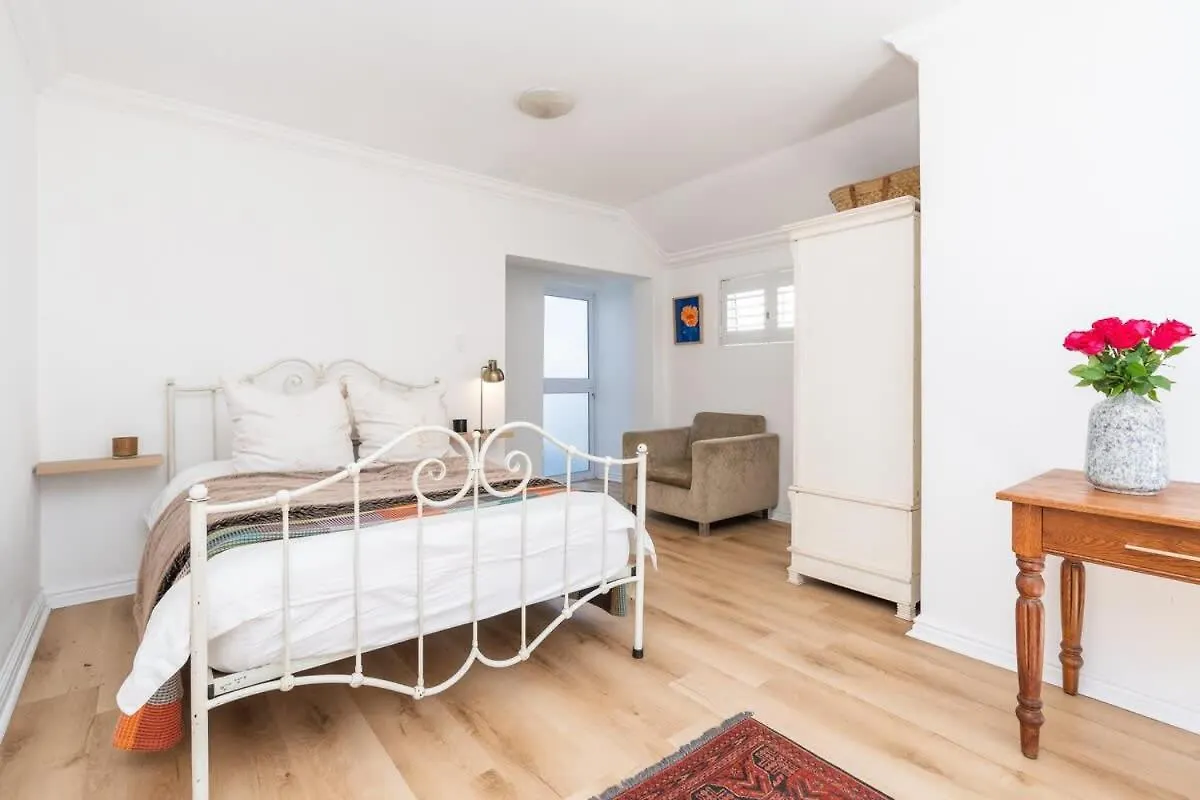 Σπίτι διακοπών Contemporary 4-Bedroom Oasis Κέιπ Τάουν Νότια Αφρική
