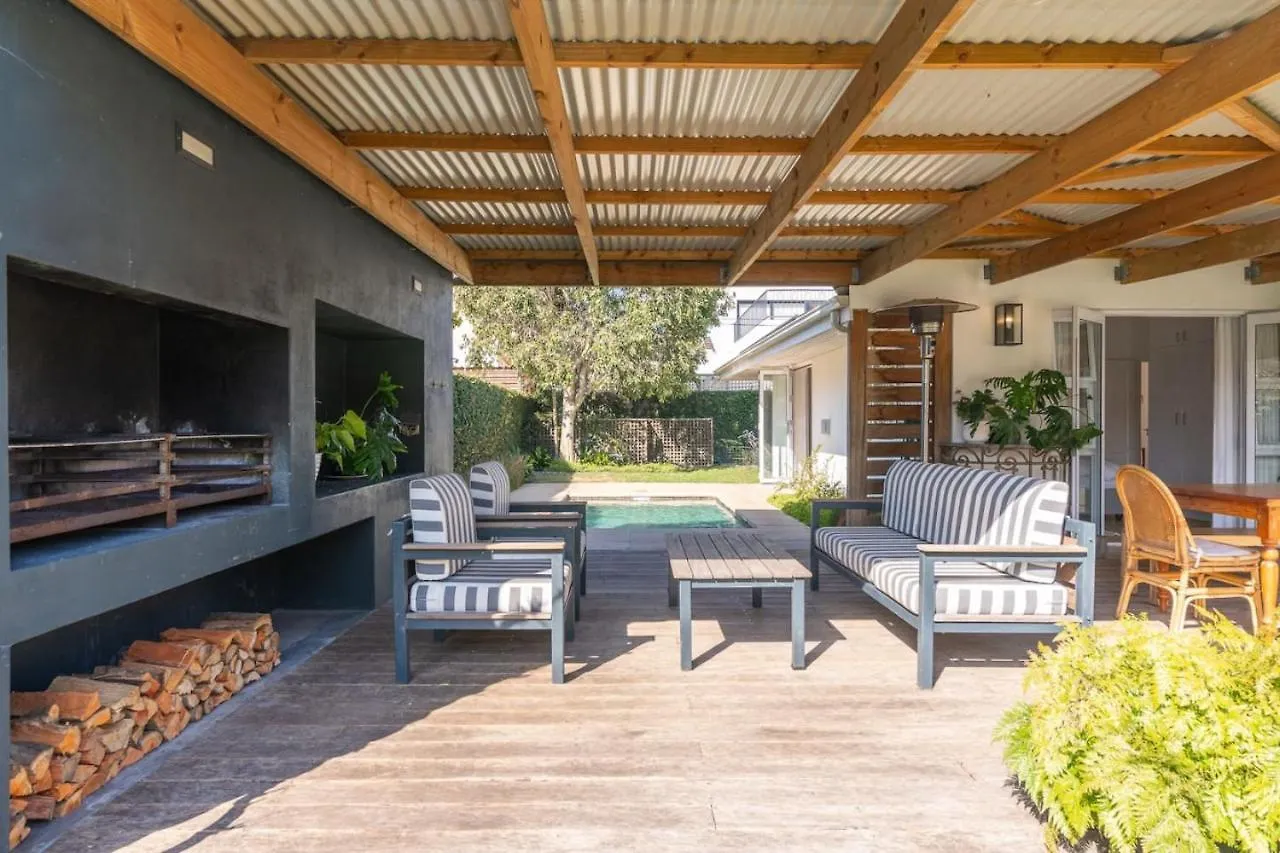 Contemporary 4-Bedroom Oasis Cape Town 0*,  South Africa