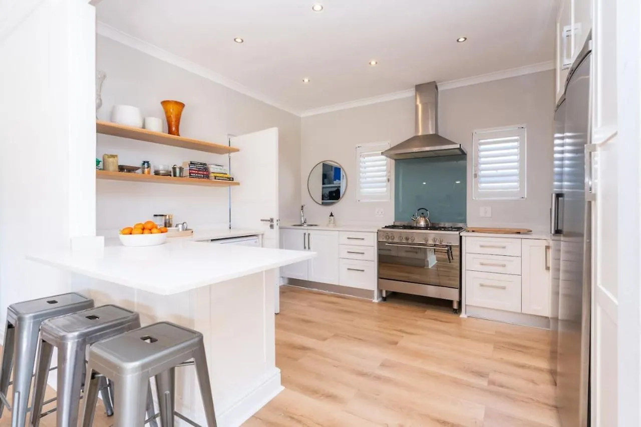 Contemporary 4-Bedroom Oasis Cape Town 0*,