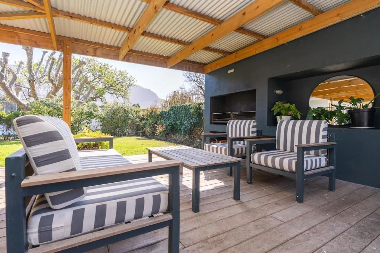 Contemporary 4-Bedroom Oasis Cape Town 0*,  South Africa