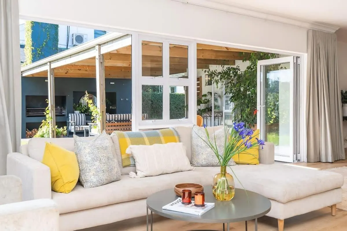 Contemporary 4-Bedroom Oasis Cape Town 0*,